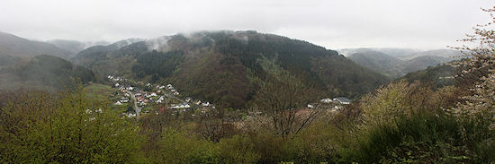 Blick auf Ahrbr&uuml;ck und das Kesselinger Tal.