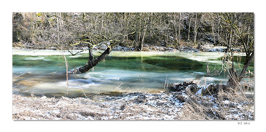 Die zugefrorene Ahr bei Schuld